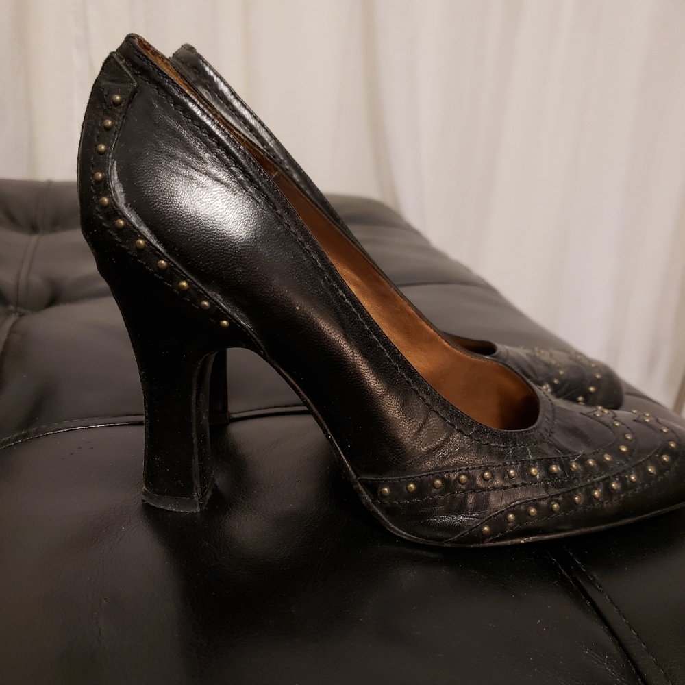 Black Pumps